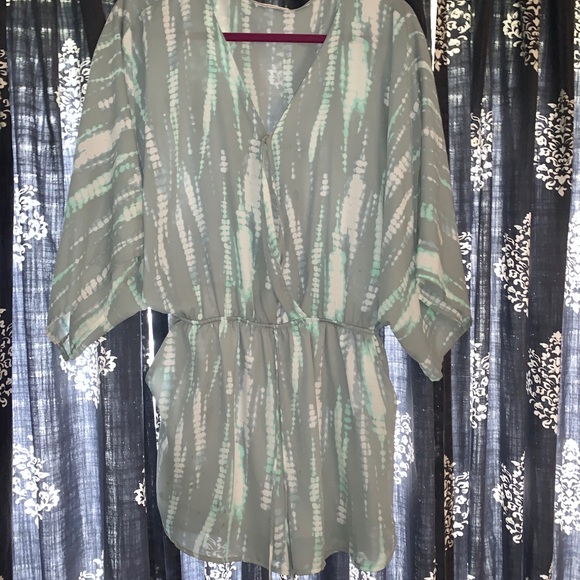 Pants - Flowy Sleeve Gray Romper Sz LG